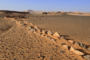 Algerien, Sahara, Nationalpark Tassili N'Ajjer, Region Tadrart, neolithisches Flügelgrab in Oued in Djerane - ES001089