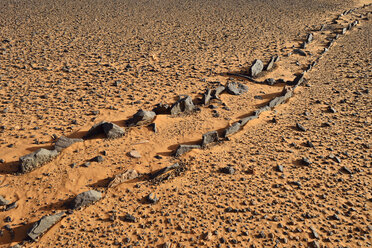 Algerien, Sahara, Nationalpark Tassili N'Ajjer, Region Tadrart, neolithisches Flügelgrab in Oued in Djerane - ES001085