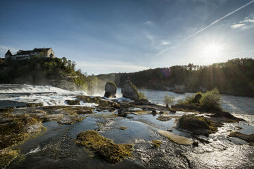 Schweiz, Schaffhausen, Rheinfall mit Schloss Laufen - ELF000976