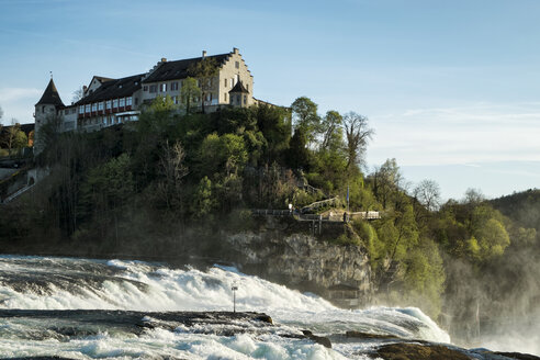 Schweiz, Schaffhausen, Rheinfall mit Schloss Laufen - ELF000977