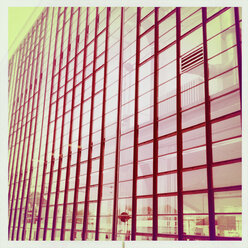 Vorhangfassade des Bauhausgebäudes von Walter Gropius, Dessau, Sachsen-Anhalt, Deutschland - MSF003927