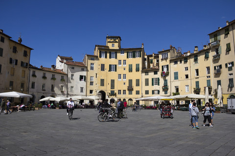 Italien, Toskana, Provinz Lucca, Lucca, Altstadt, Platz, Piazza dell'anfiteatro, lizenzfreies Stockfoto