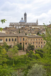 Italy, Tuscany, Siena, View to Siena Cathedral - YFF000139