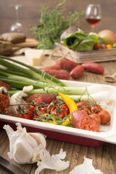 Mediterranes Low-Carb-Gericht mit Chorizo-Wurst und Gemüse - CSTF000340