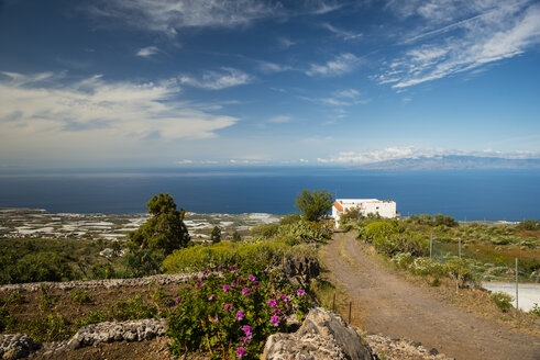 Spanien, Kanarische Inseln, Teneriffa, Chirche, Blick auf La Gomera - WGF000284