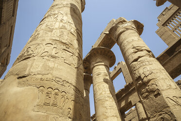 Ägypten, Luxor, Säulen mit Hieroglyphen des Karnak-Tempels - STDF000102