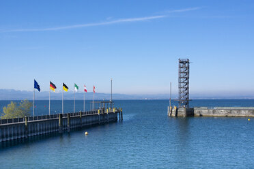 Deutschland, Baden-Württemberg, Friedrichshafen, Aussichtsturm an der Hafeneinfahrt - WIF000647