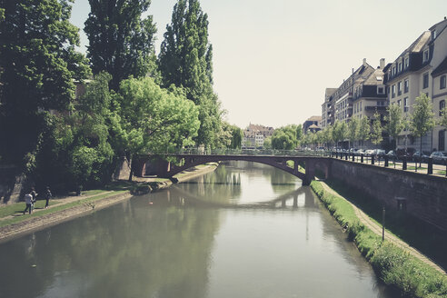 Frankreich, Elsass, Straßburg, Brücke über den Fluss L'ill - SBDF000908