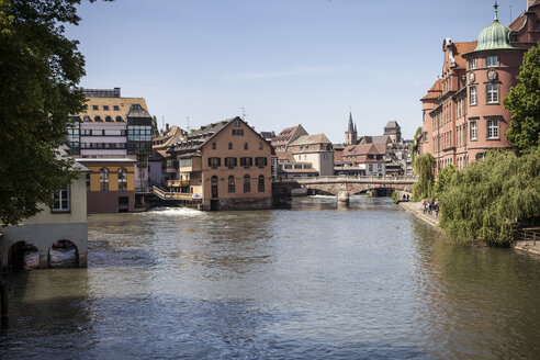 Frankreich, Elsass, Straßburg, La Petite France, Fluss L'Ill - SBDF000930