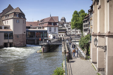 France, Alsace, Strasbourg, La Petite France, Quai des Moulins - SBDF000931