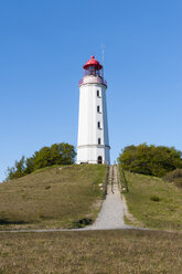 Deutschland, Mecklenburg-Vorpommern, Leuchtturm auf der Insel Hiddensee - RJF000147