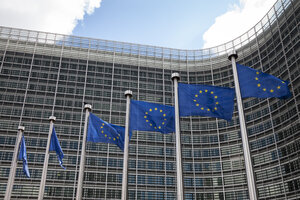 Belgium, Brussels, European Commission, European flags at Berlaymont building - WIF000654