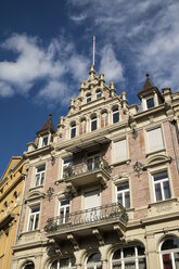 Deutschland, Baden-Württemberg, Baden-Baden, Altstadthaus im Stadtzentrum - ELF001006