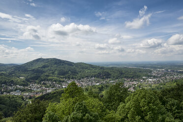 Deutschland, Baden-Württemberg, Blick vom Schloss Hohenbaden auf Baden-Baden - ELF001013