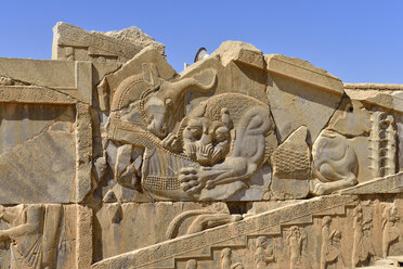 Iran, antike achämenidische Ausgrabungsstätte von Persepolis, Basreliefs am Darius-Palast - ES001130
