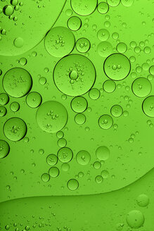 Oil and water in front of green background - MJOF000162