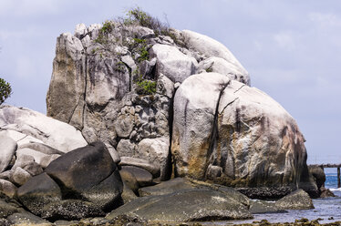 Indonesien, Riau-Inseln, Bintan, Insel Nikoi, Granitfelsen - THAF000340