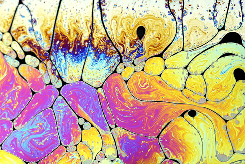 Lichtinterferenzmuster auf Seifenfilm - MJOF000324
