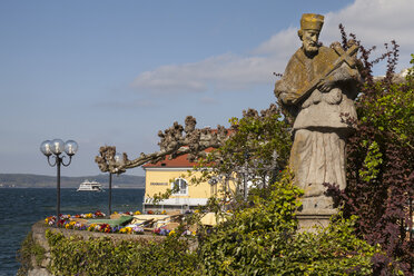 Deutschland, Baden Württemberg, Bodensee, Meersburg, Statue des Heiligen Johannes von Nepomuk - WIF000690