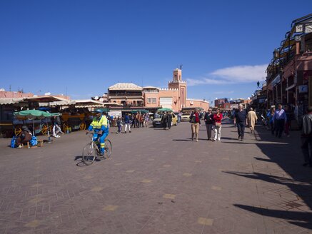 Afrika, Marokko, Marrakesch-Tensift-El Haouz, Blick auf den Djemaa el Fna - AMF002263