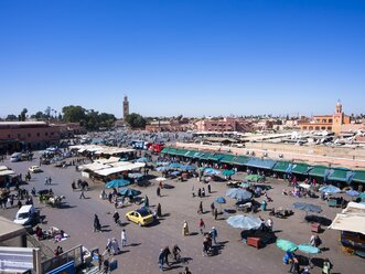 Afrika, Marokko, Marrakesch-Tensift-El Haouz, Blick von oben auf den Djemaa el Fna - AMF002265