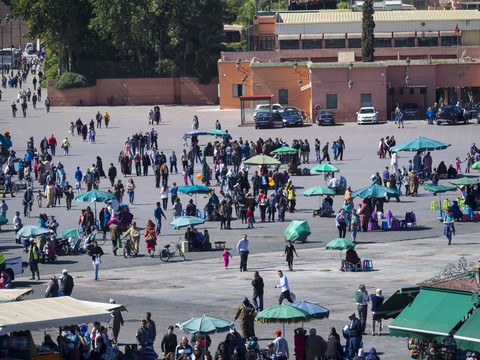 Afrika, Marokko, Marrakesch-Tensift-El Haouz, Blick auf den Djemaa el Fna, lizenzfreies Stockfoto