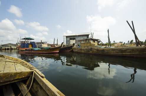 Indonesien, Riau-Inseln, Insel Bintan, Fischerdorf, Fischerboote - THAF000398