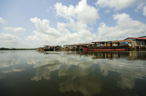 Indonesien, Riau-Inseln, Insel Bintan, Fischerdorf, Fischerboote, lizenzfreies Stockfoto