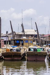 Indonesien, Riau-Inseln, Insel Bintan, Fischerdorf, Fischerboote - THAF000403