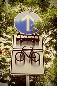 Germany, Road signs, Bus, bike and upward pointing arrow sign - HOHF000810