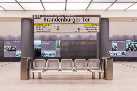 Deutschland, Berlin, moderne Architektur des U-Bahnhofs Brandenburger Tor, lizenzfreies Stockfoto