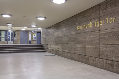 Deutschland, Berlin, U-Bahnhof Brandenburger Tor - NKF000117