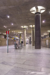 Deutschland, Berlin, moderne Architektur der U-Bahn-Station Bundestag - NKF000119