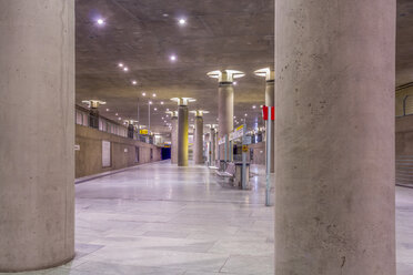 Deutschland, Berlin, moderne Architektur der U-Bahn-Station Bundestag - NKF000120