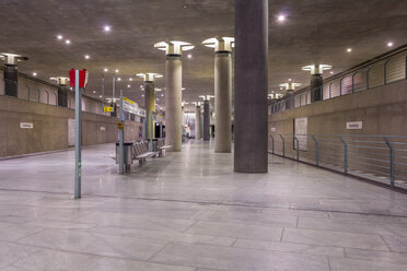 Deutschland, Berlin, moderne Architektur der U-Bahn-Station Bundestag - NKF000121
