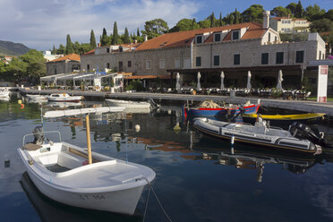 Croatia, Cavtat, Restaurants at harbor - WEF000109