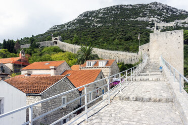 Croatia, Peljesac, Ston, Historic old town with city wall - WEF000097