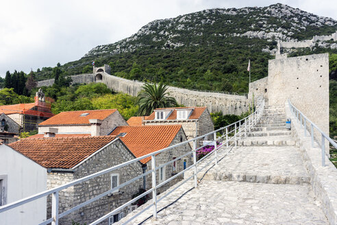 Kroatien, Peljesac, Ston, Historische Altstadt mit Stadtmauer - WEF000097