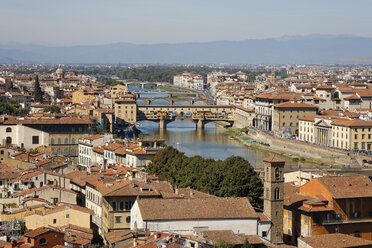 Italien, Toskana, Florenz, Stadtansicht und Ponte Vecchio - GFF000506