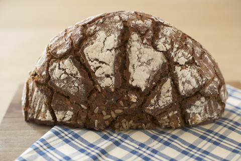 Halbes Vollkornbrot, lizenzfreies Stockfoto