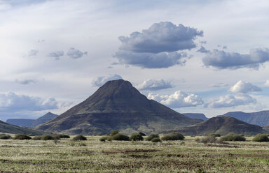 Afrika, Namibia, Damaraland, Blick auf den Vulkan - HLF000595