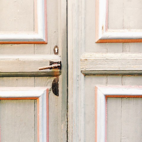 Türgriff an einer Haustür, Niedersachsen, Deutschland, lizenzfreies Stockfoto