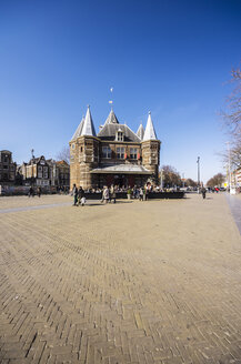 Niederlande, Holland, Amsterdam, Nieuwmarkt, Waag, Wiegehaus mit Straßencafé - THAF000422