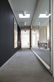 Empty corridor of modern office - FKF000524