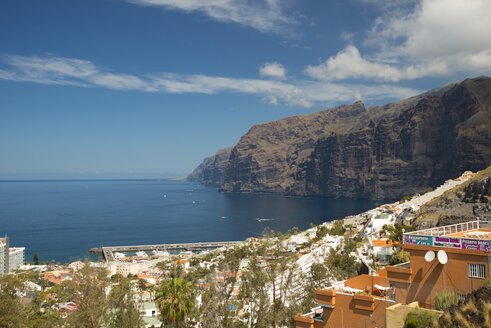 Spanien, Kanarische Inseln, Teneriffa, Los Gigantes, Blick auf die Steilküste - WGF000303