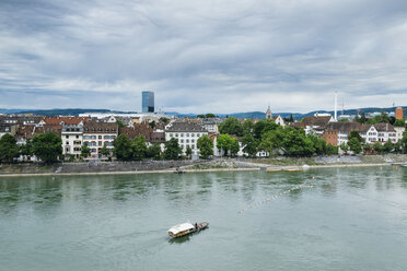 Schweiz, Basel, Stadtbild mit Rhein und historischer Fähre - ELF001037