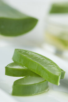 Sliced Aloe vera leaf, close-up - ASF005395