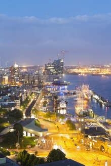 Deutschland, Hamburg, Blick auf den Hafen, die Elbe und die Elbphilharmonie - MSF003966