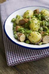 Rhenish fava bean stew with smoked tofu sausage - HAWF000217