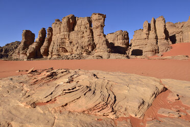 Algerien, Sahara, Tassili N'Ajjer Nationalpark, Tassili Tadrart, Felsenlandschaft im Kessel - ES001167